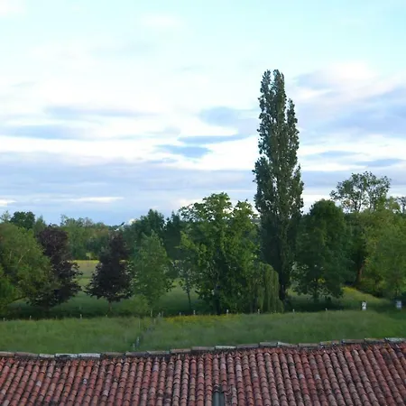 Au Pas Du Chateau