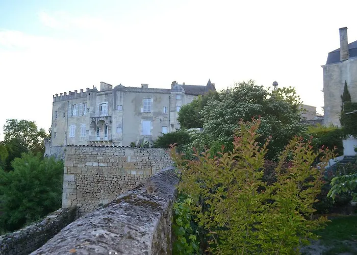 Au Pas Du Chateau Ferienhaus Jonzac